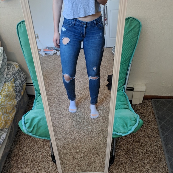 Distressed jeans - Picture 1 of 5